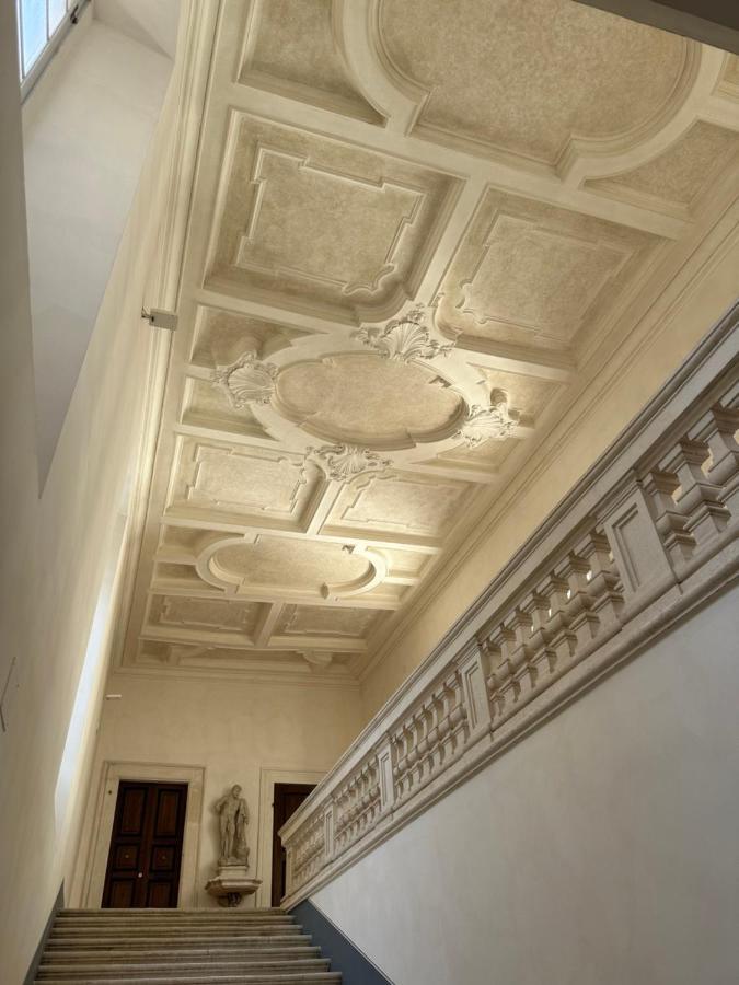 Casa Colonna - Suite Della Torre L'Aquila Ngoại thất bức ảnh