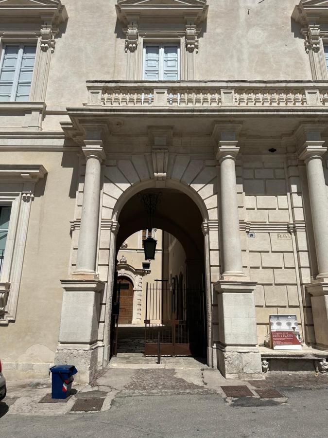 Casa Colonna - Suite Della Torre L'Aquila Ngoại thất bức ảnh
