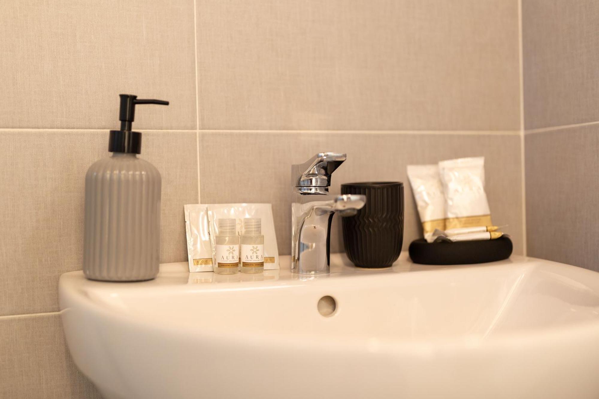 Casa Colonna - Suite Della Torre L'Aquila Ngoại thất bức ảnh